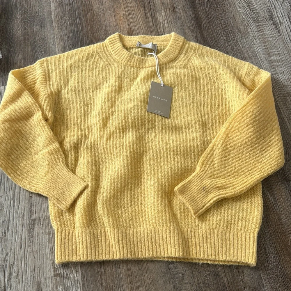 Everlane cocoon Alpaca crew in golden yellow • Small - Picture 3 of 7